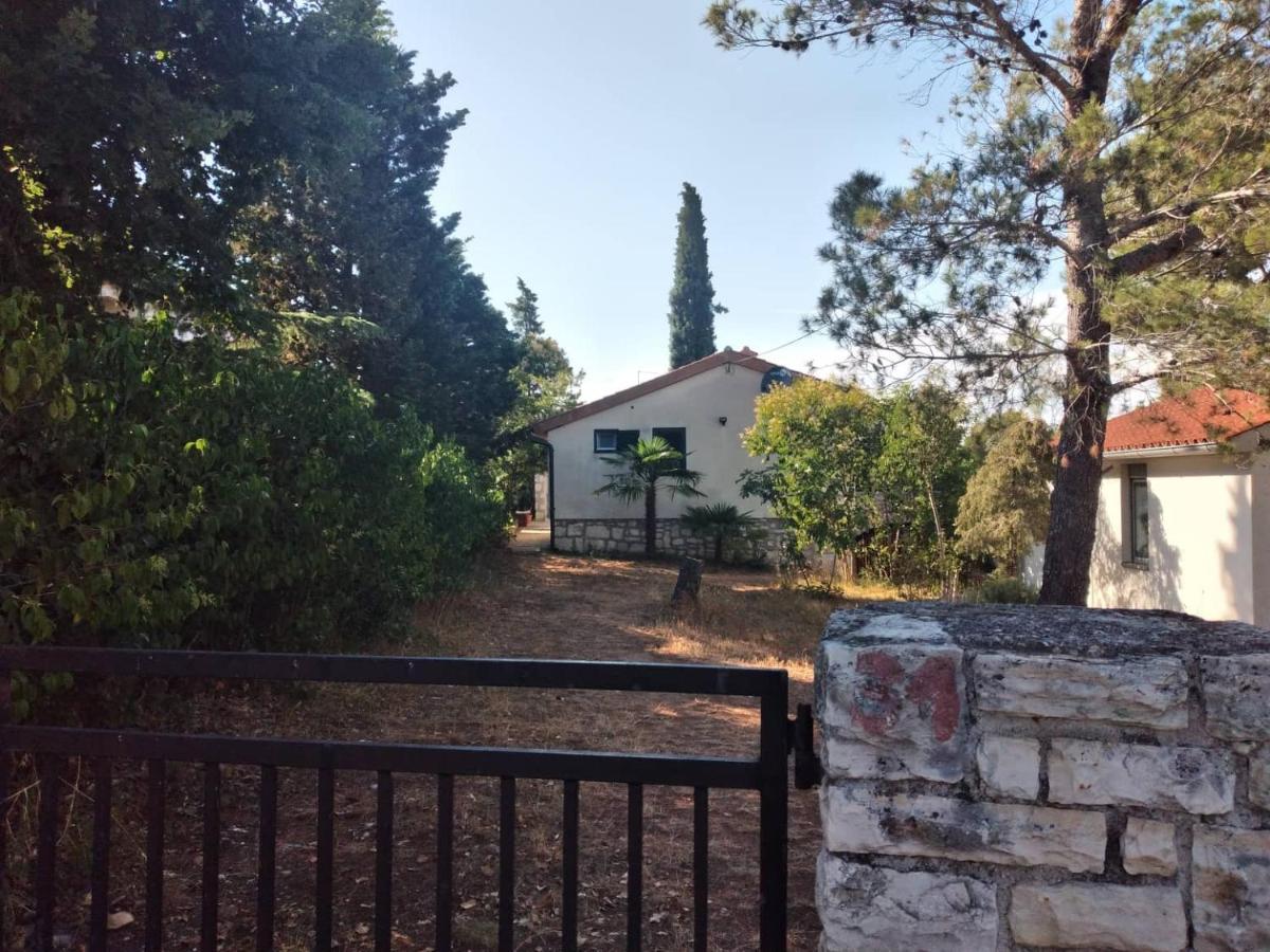 פרמנטורה Apartmani Luni מראה חיצוני תמונה