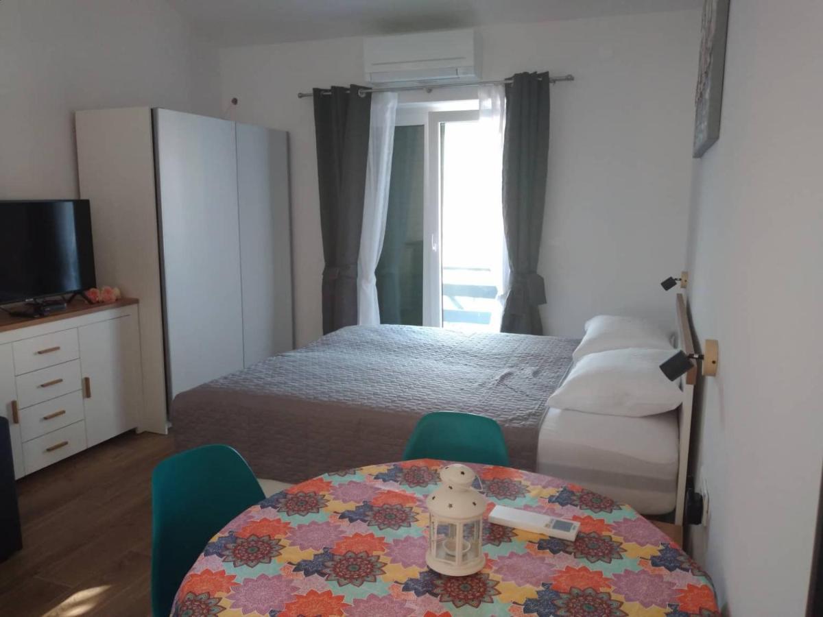פרמנטורה Apartmani Luni מראה חיצוני תמונה